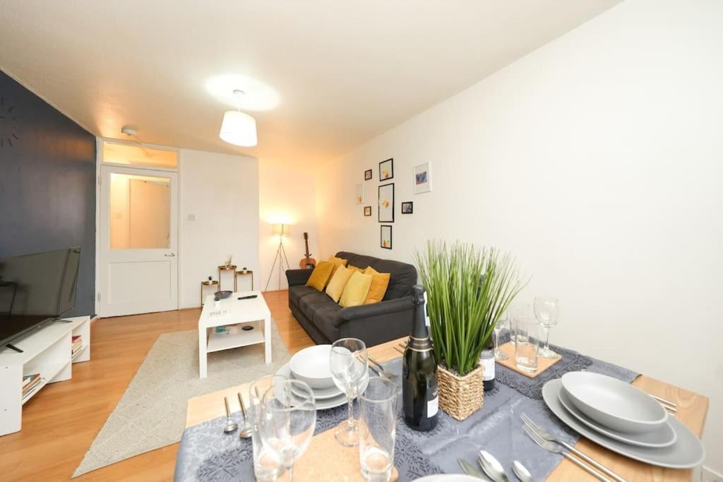 Apartment Oasis Flat With High-speed Broadband And Free Parking