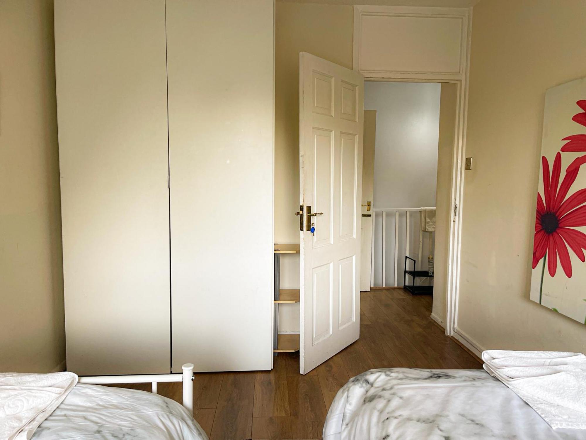 Charming For Rent Ideal For Tourists Near Portobello Market