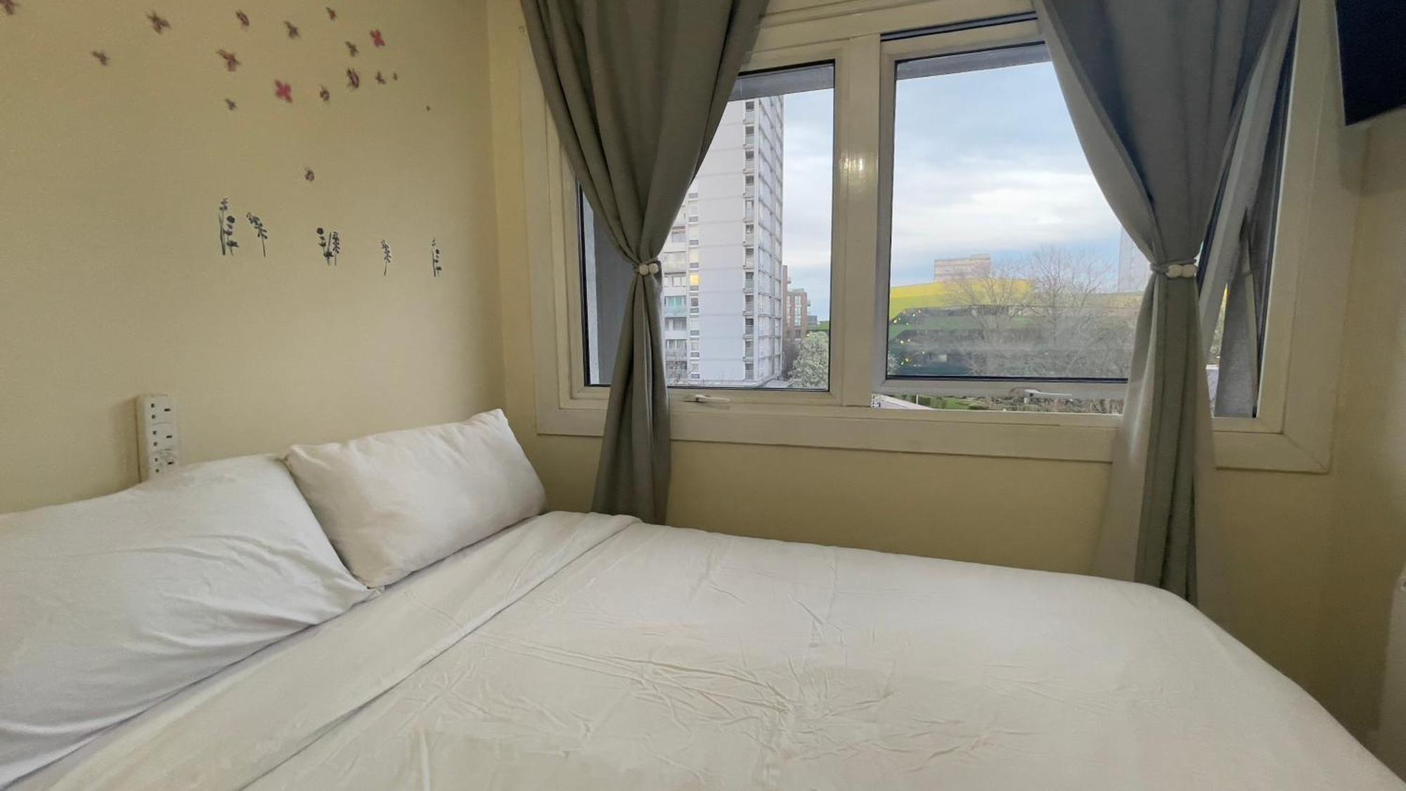 Charming For Rent Ideal For Tourists Near Portobello Market Guest house London