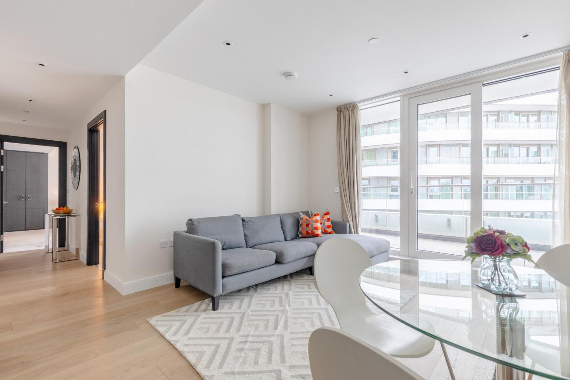 Luxury 2 Bed 2 Bath Close To Chelsea Apartment *