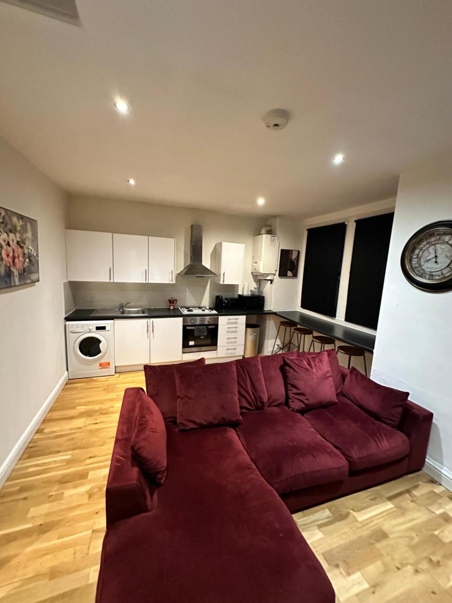 2 Bed Away From Tooting Apartamento *
