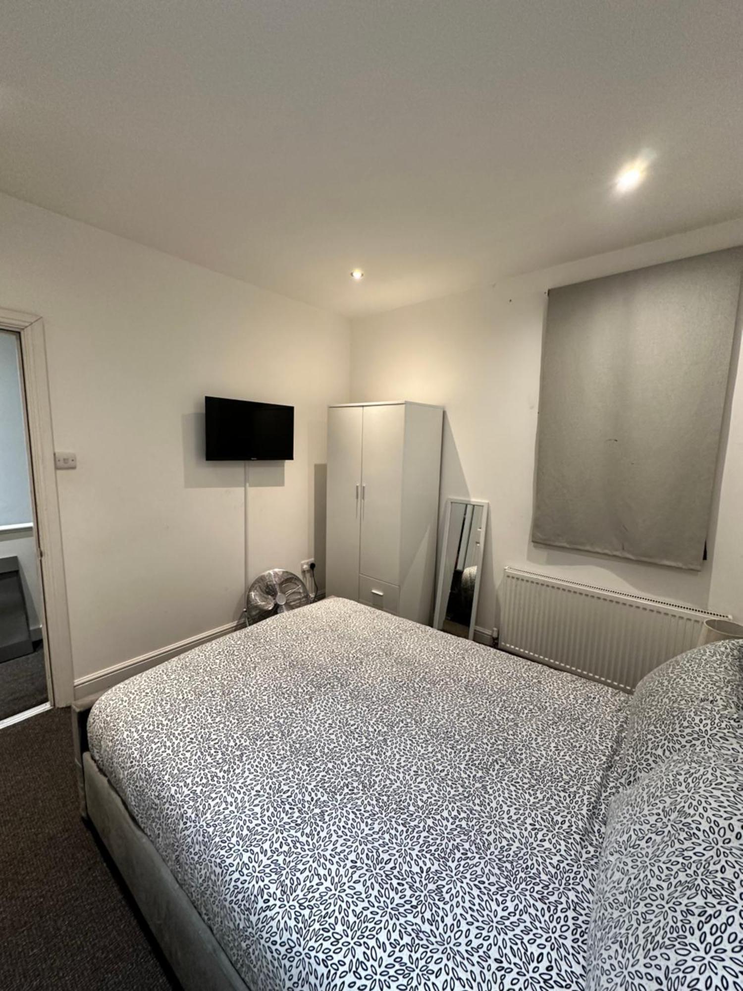 Apartamento 2 Bed Away From Tooting Londres