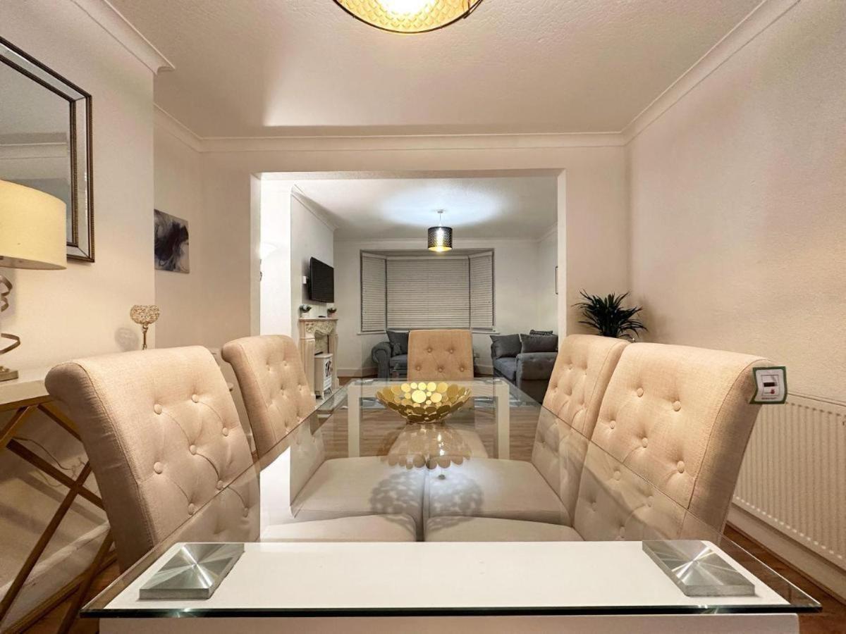 Charming 3-bedroom Family Ferienhaus