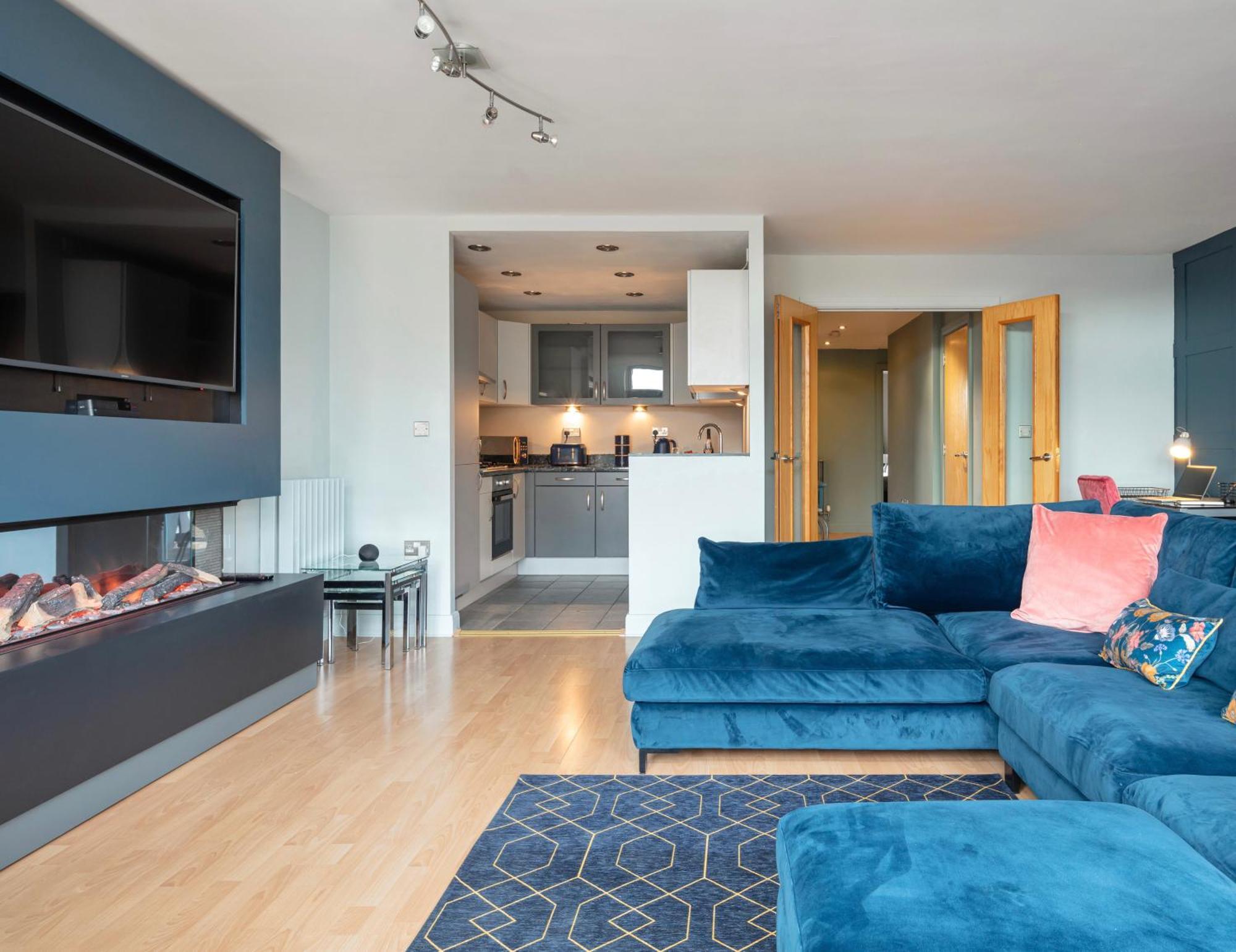 Excel, O2, Canary Wharf, Airport - Free Parking London