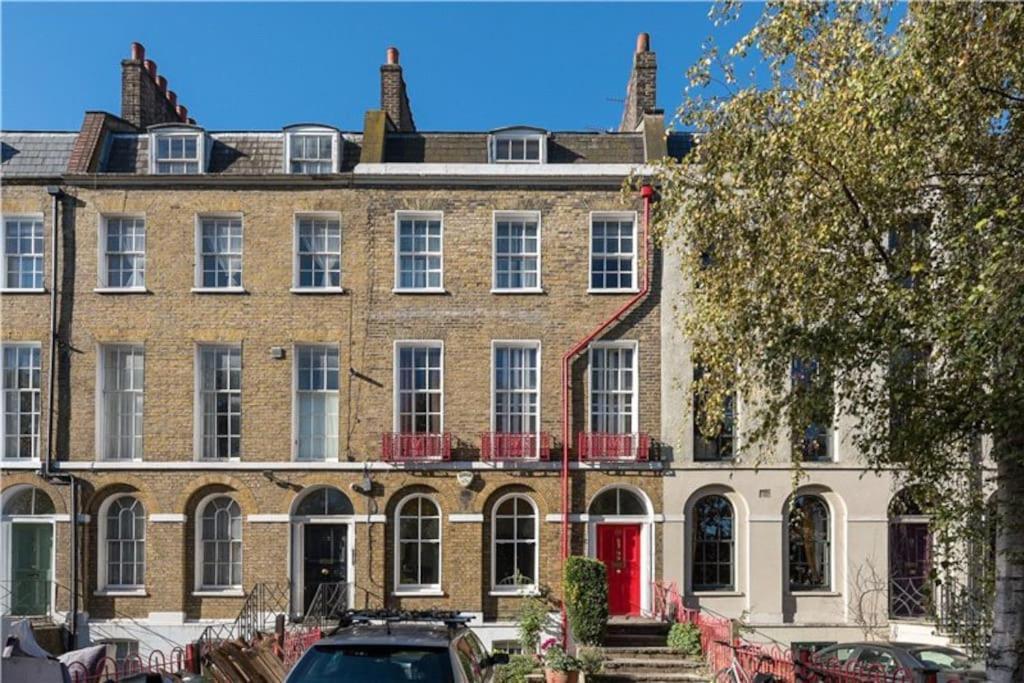 Entire Ground Floor Flat, Free Off-street Parking And Large Garden Apartment