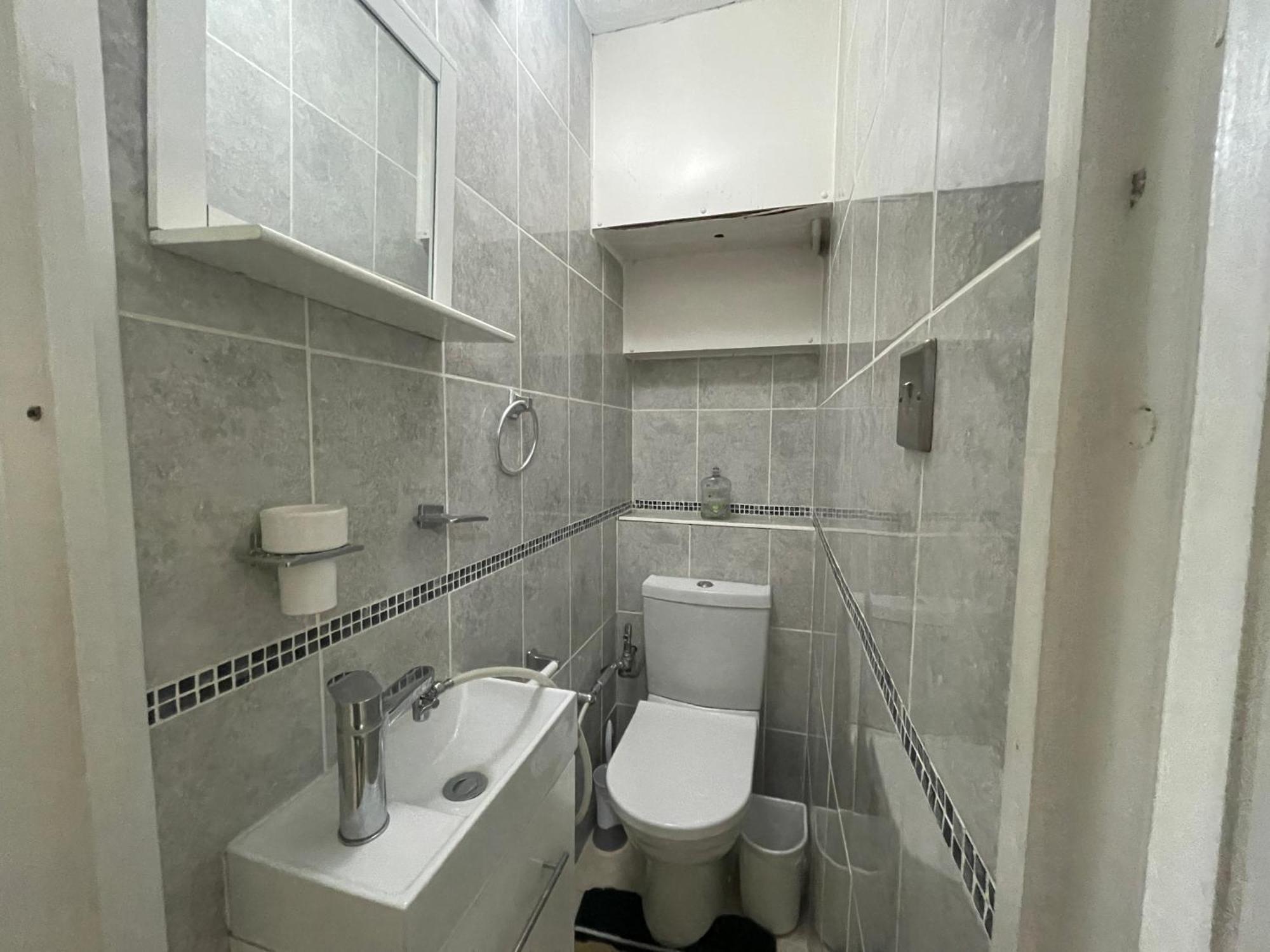 Charming For Rent Ideal For Tourists Near Portobello Market Guest house *