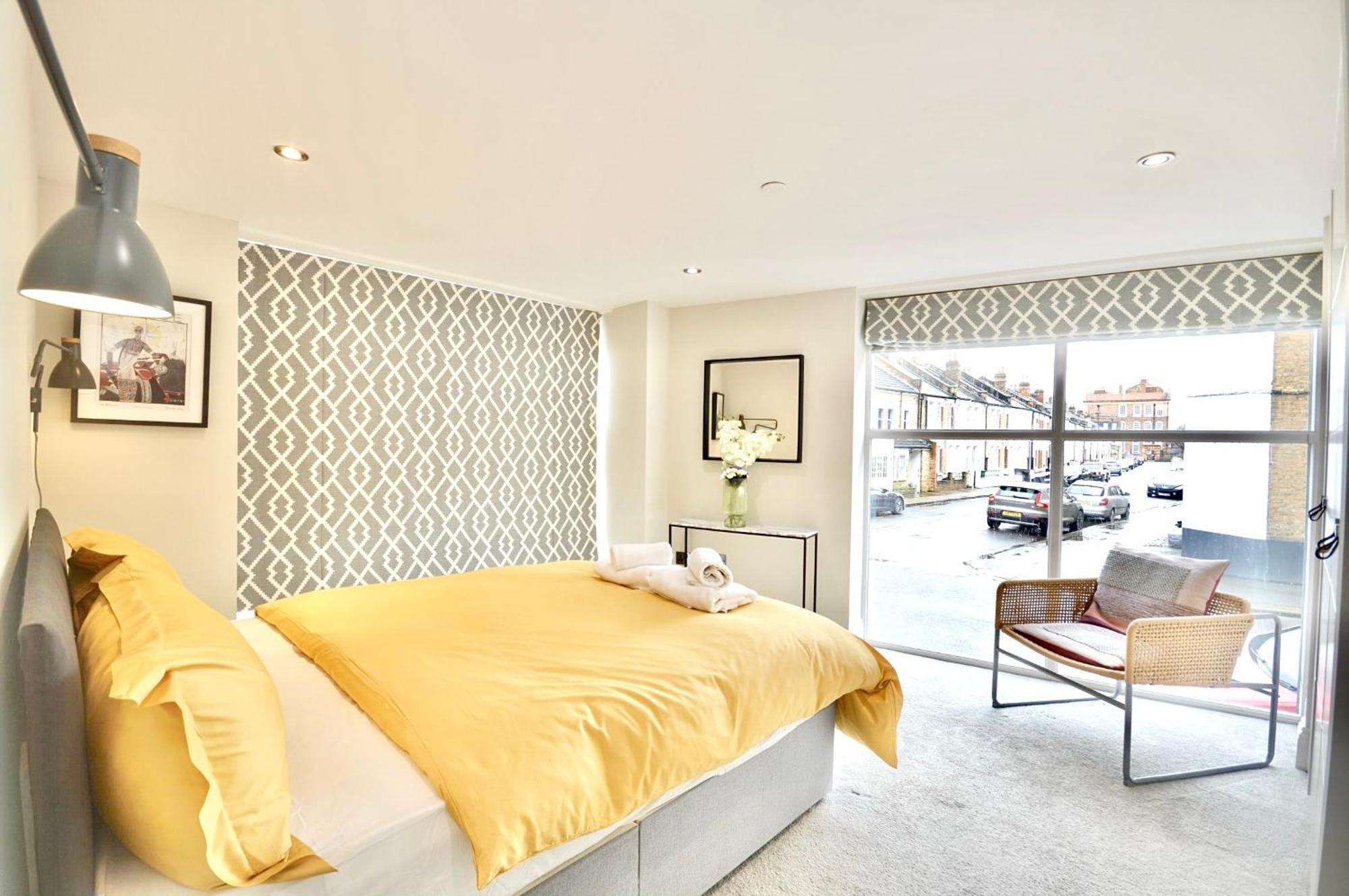 Fulham Townhouse, 2 Baths, Parking, Breakfast Apartment