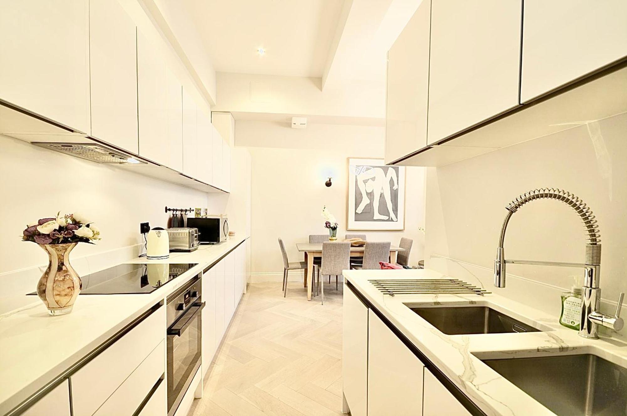 Fulham Townhouse, 2 Baths, Parking, Breakfast * London