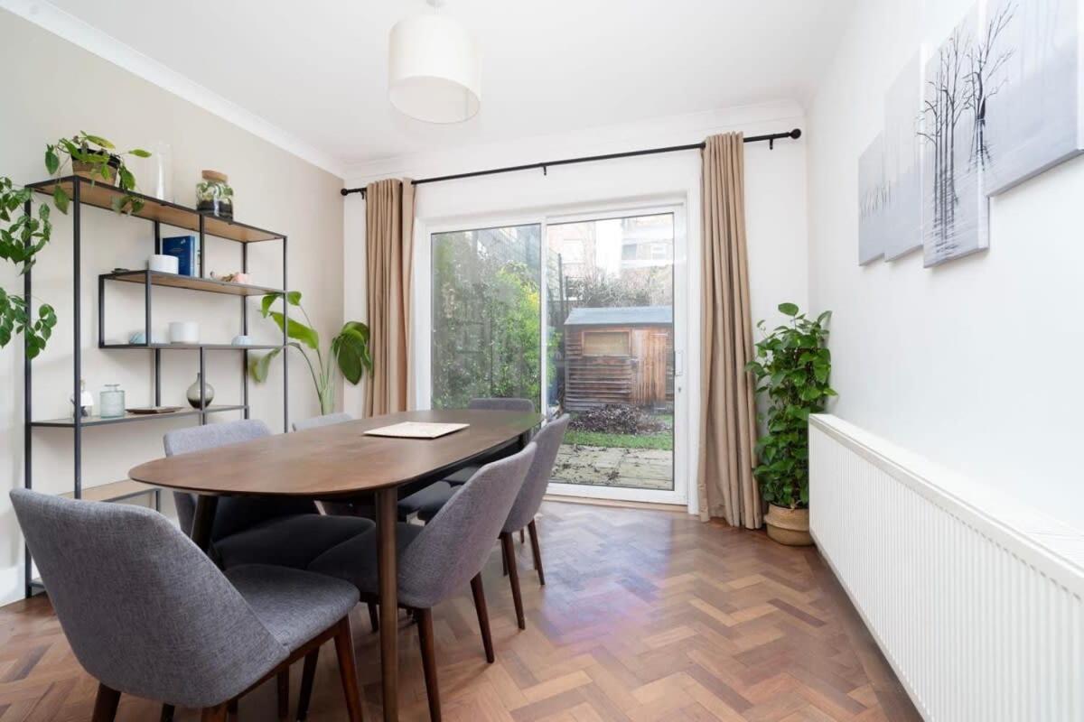 Spacious Haven For Family And Friends Holiday home *