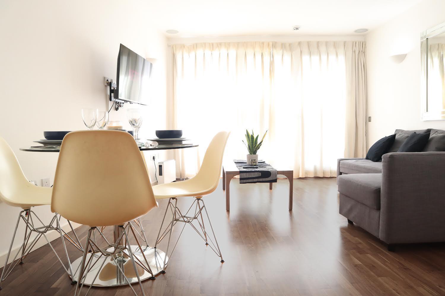 Luxury River View Canary Wharf Apartment *