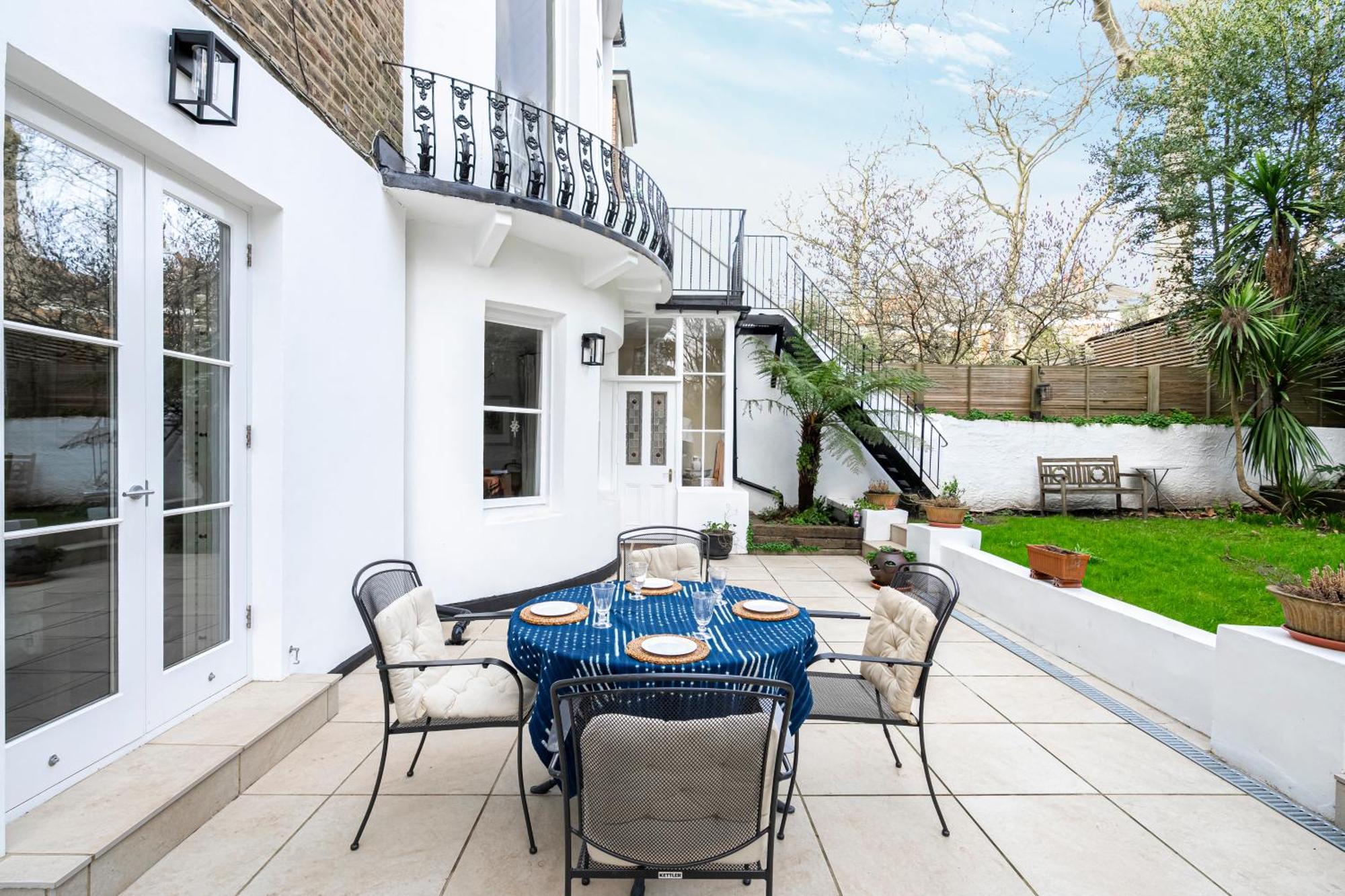 Joivy Elegant 2 Bed Near Hampstead And Camden, Sleeps 4 *