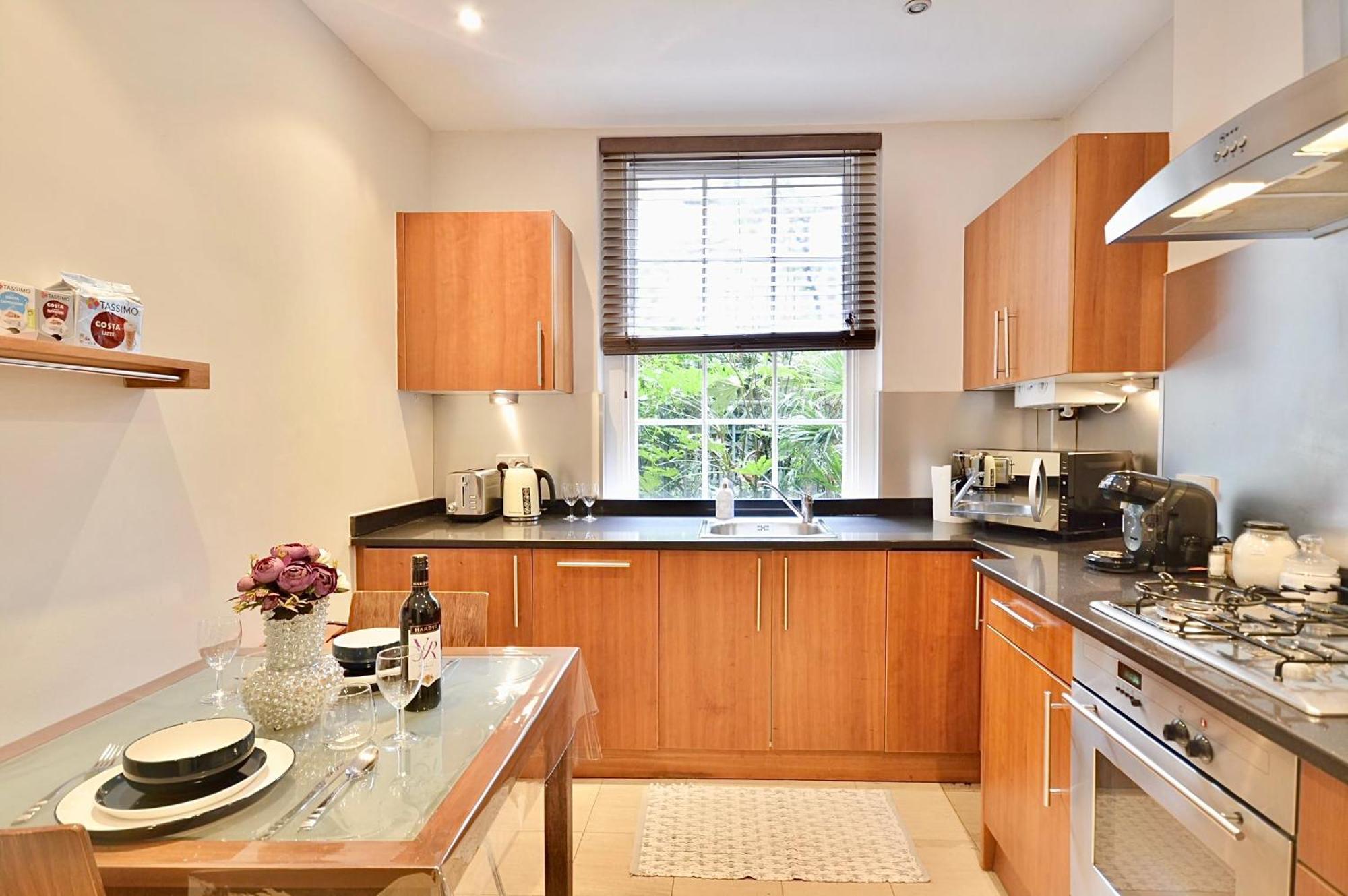 Kensington Apartment, Breakfast, 2 Baths Apartment London