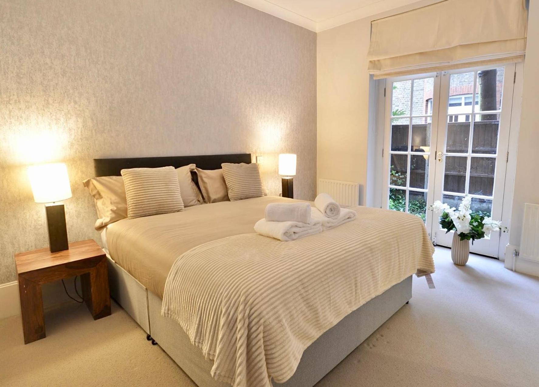 Kensington Apartment, Breakfast, 2 Baths