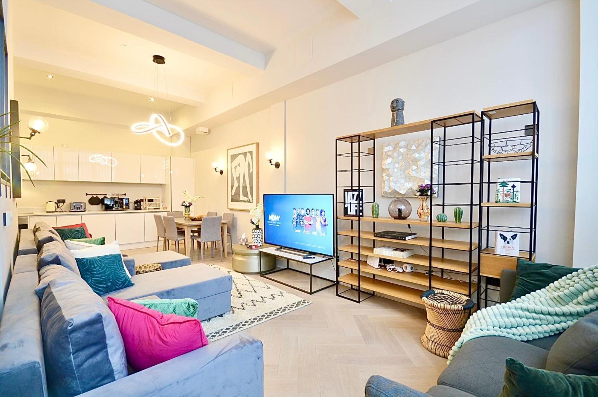Fulham Townhouse, 2 Baths, Parking, Breakfast Apartment *