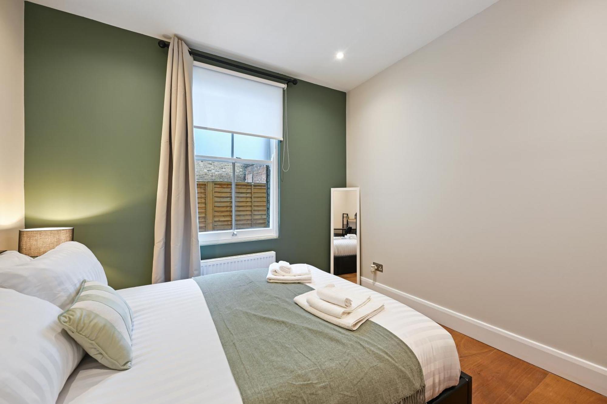 Stunning 2 Bed Basement Flat In Hammersmith Apartamento