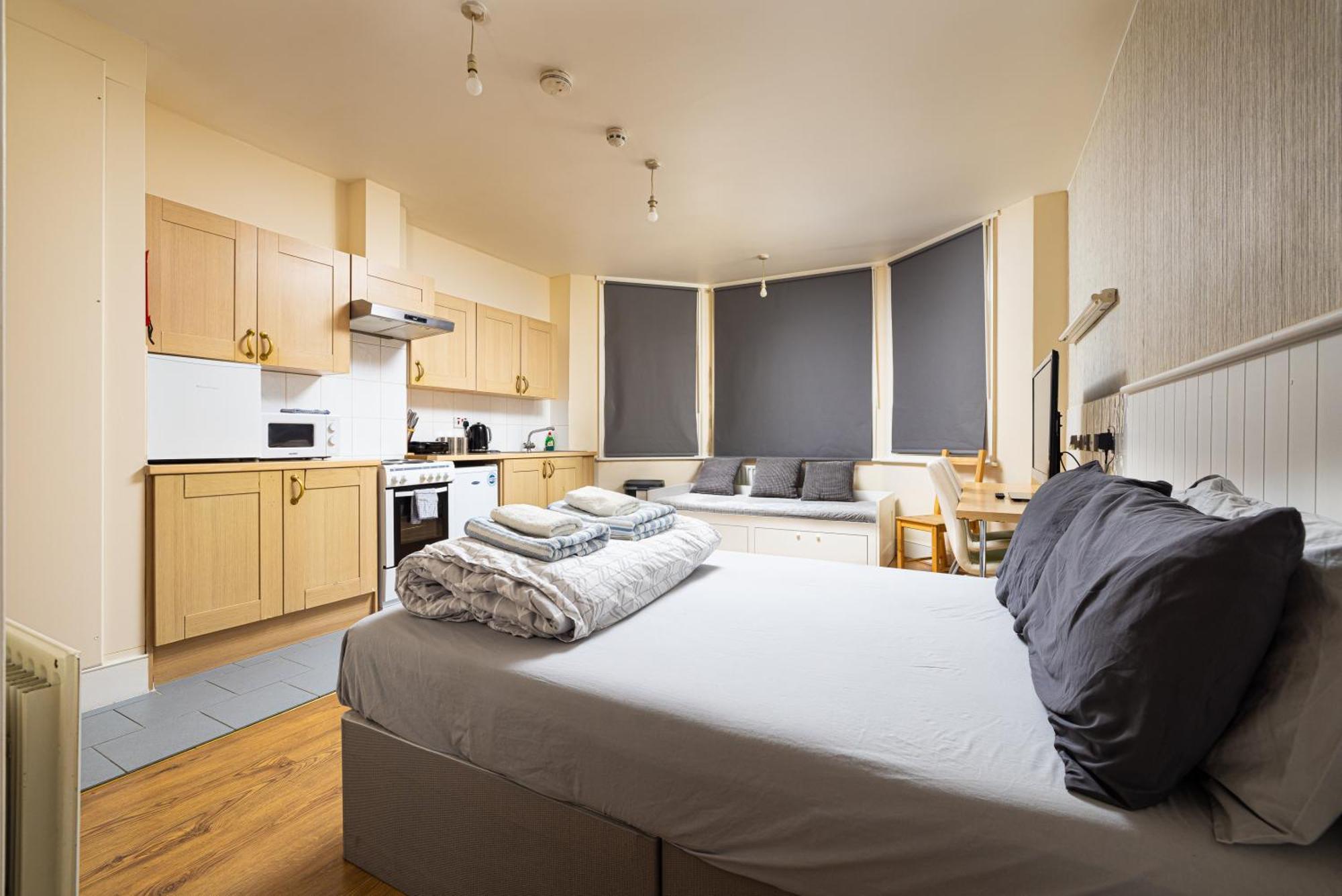 Very Large On Finchley Road 11 Apartment London