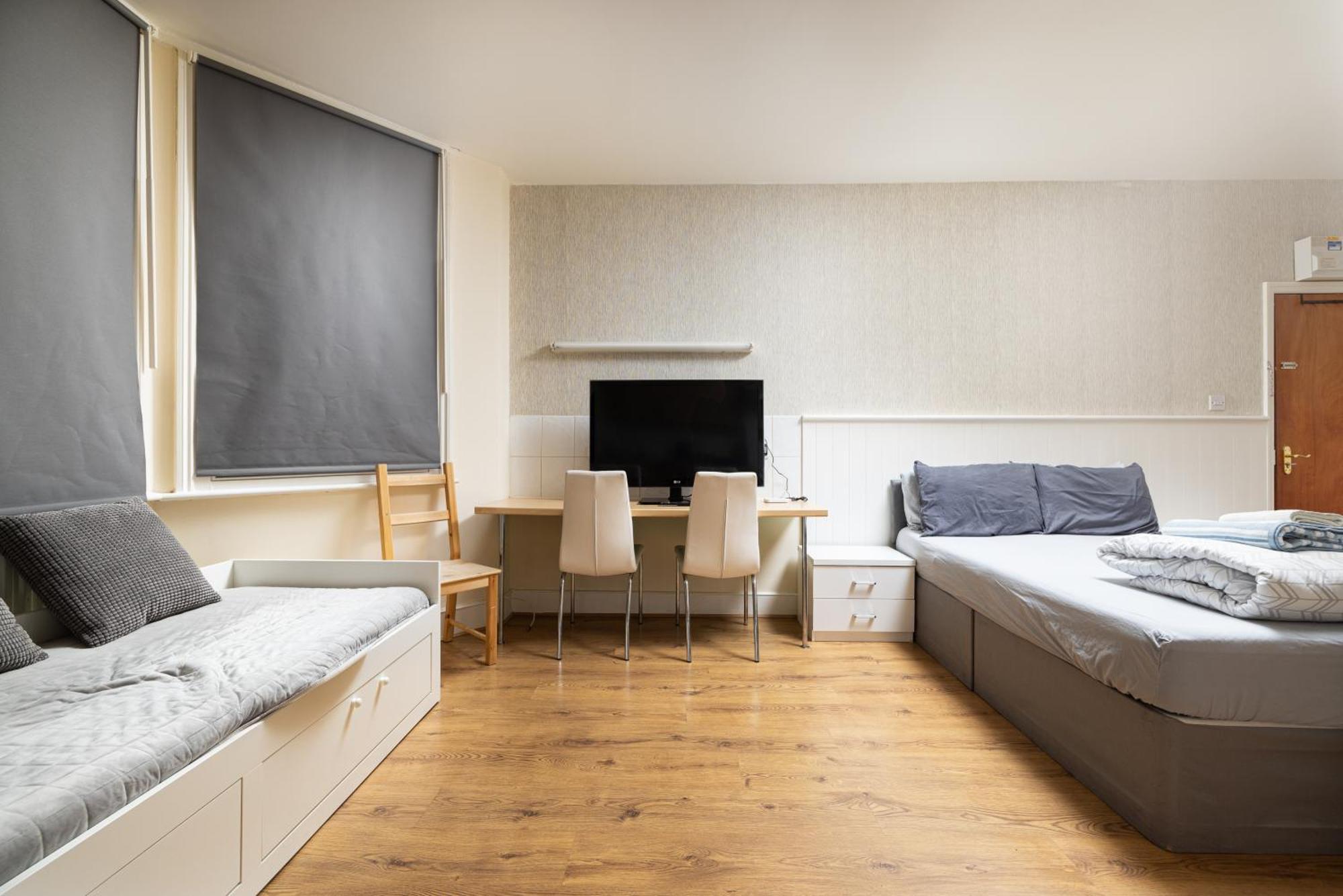 Very Large On Finchley Road 11 Apartment
