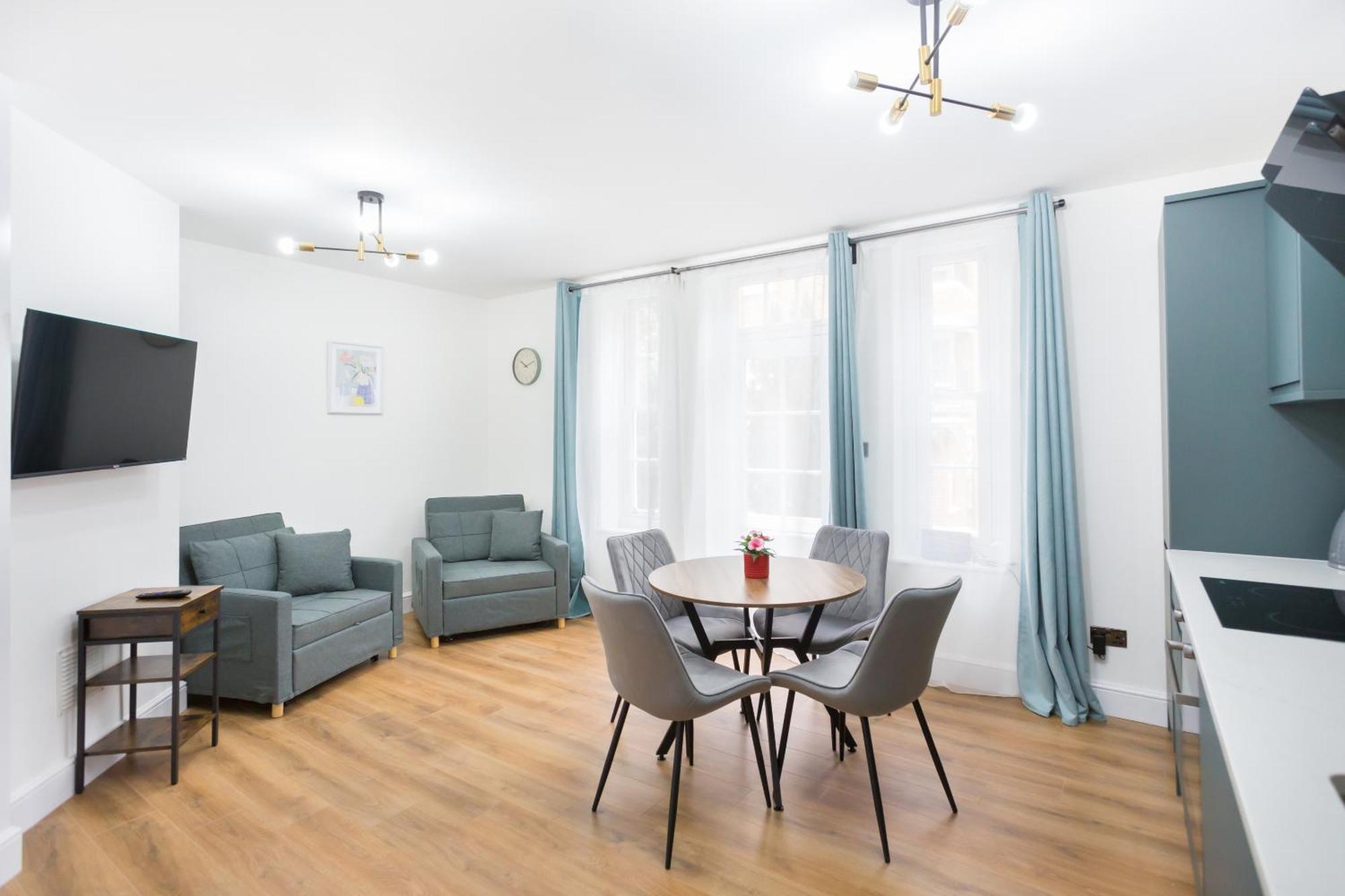 Centre One Bedroom Next To Station, Newly Renovated * Londres