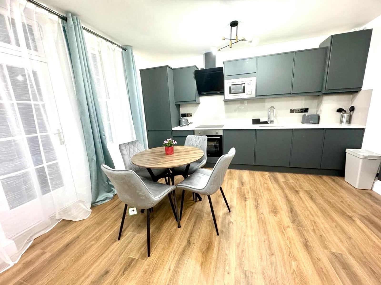 Apartamento Centre One Bedroom Next To Station, Newly Renovated