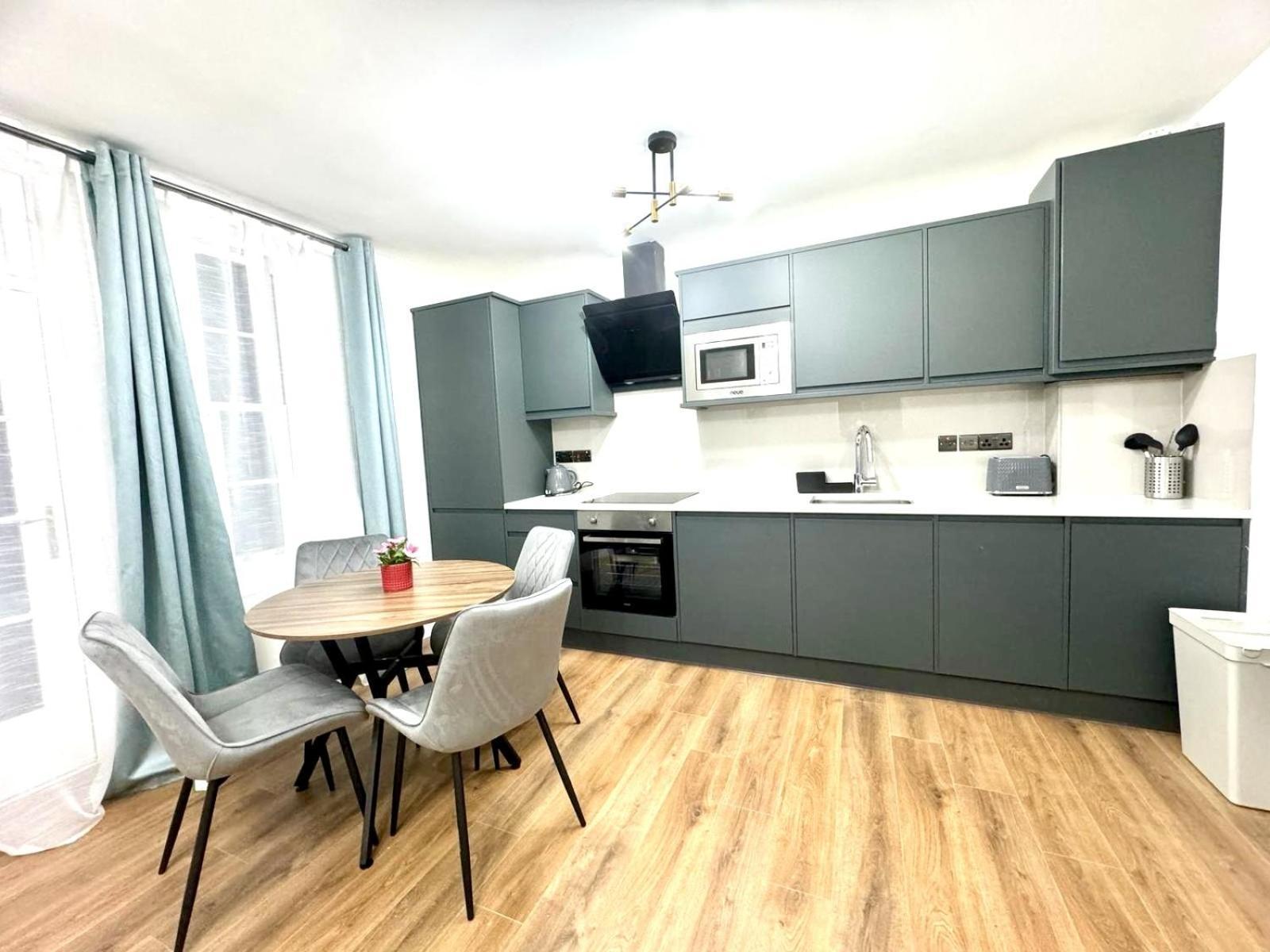 Apartamento Centre One Bedroom Next To Station, Newly Renovated