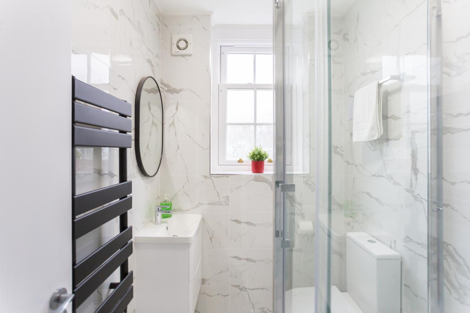 Centre One Bedroom Next To Station, Newly Renovated Apartamento Londres