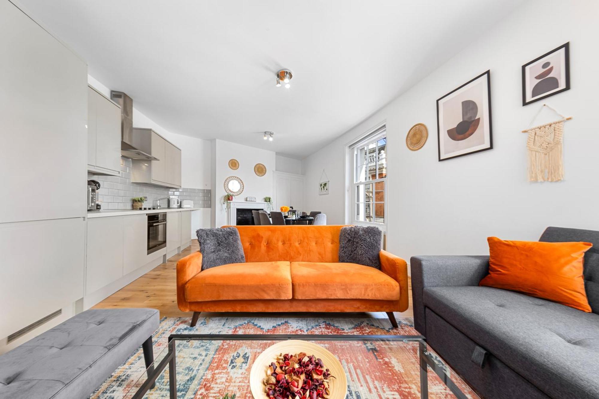 Stylish 3 Bedroom Serviced In Kings Cross Apartment *