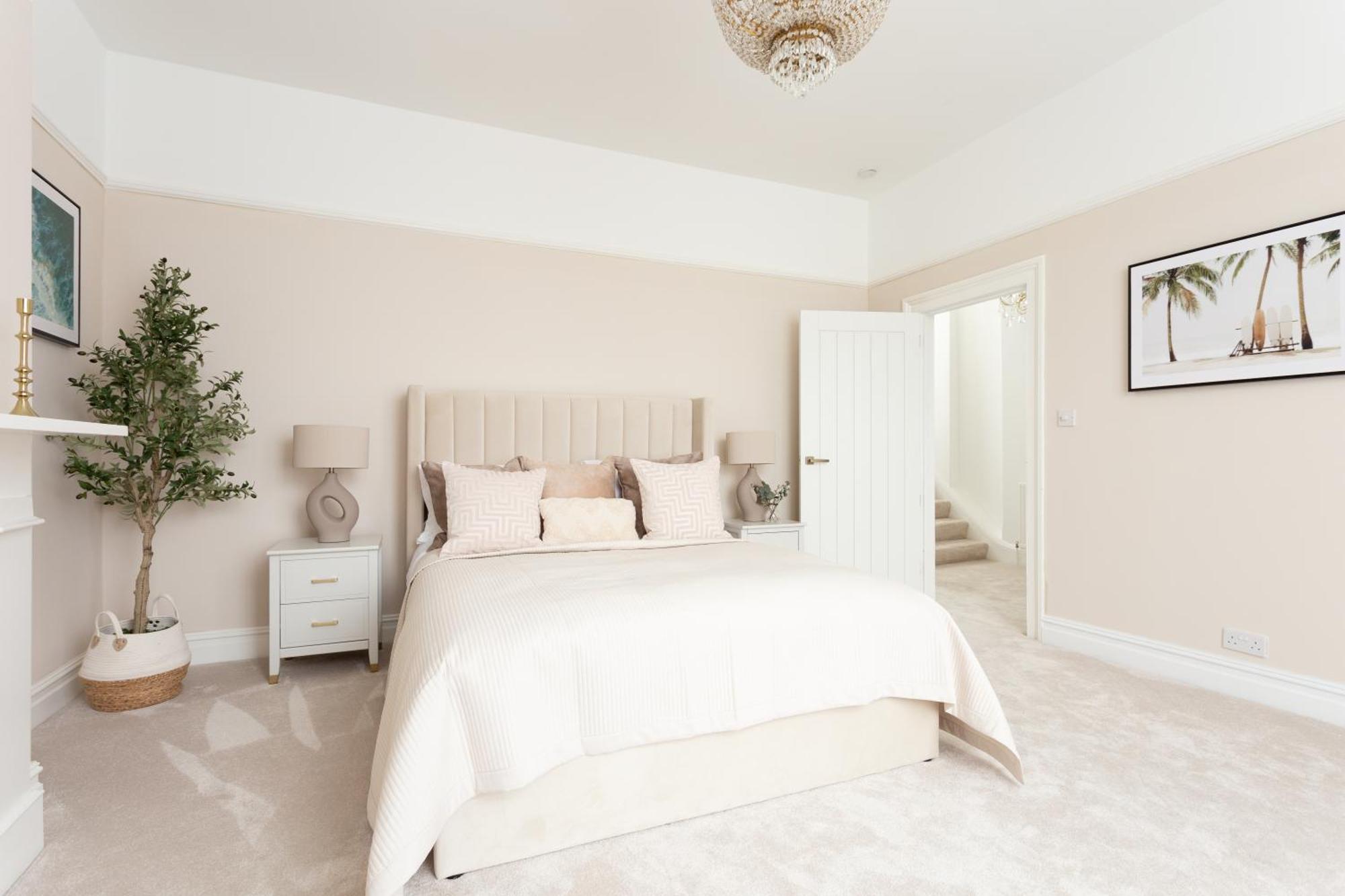 Stunning Large 4 Bedroom Victorian London