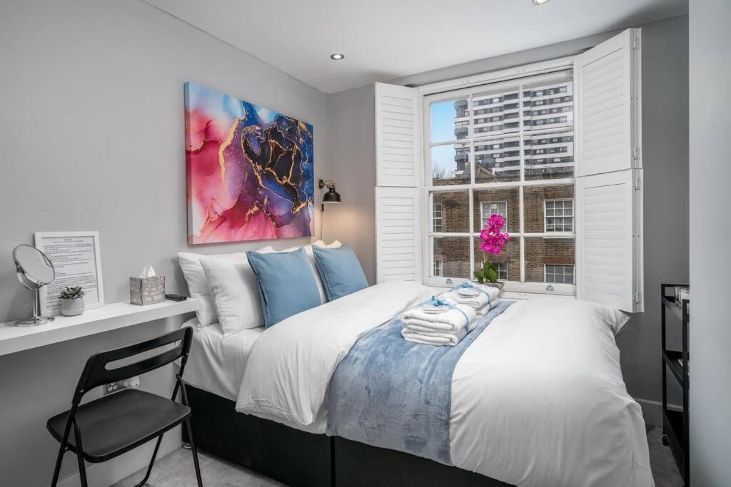 Luxury 6 Bedroom House In Star Street Holiday home London