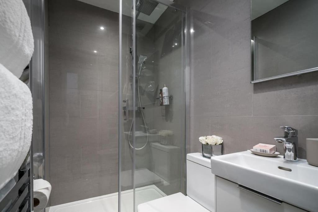 Holiday home Luxury 6 Bedroom House In Star Street