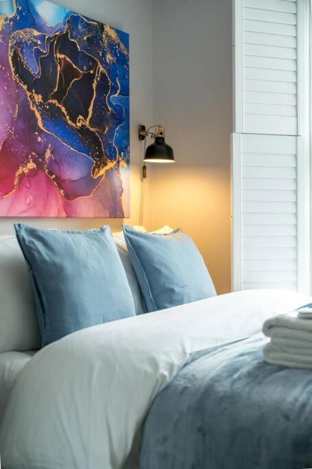 Luxury 6 Bedroom House In Star Street * London