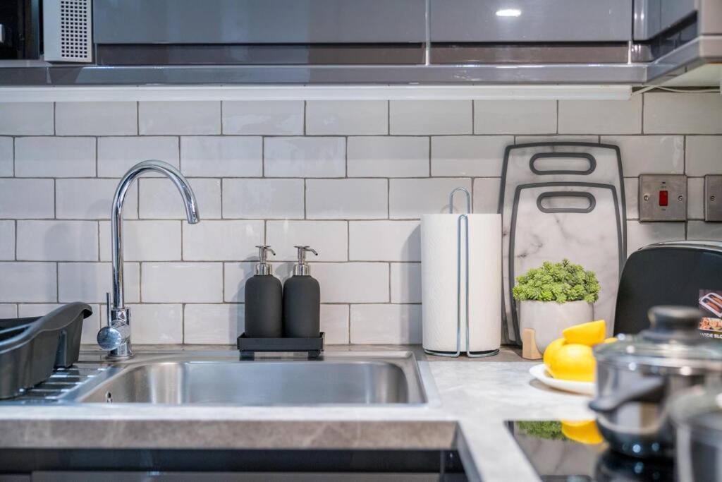 Holiday home Luxury 6 Bedroom House In Star Street London