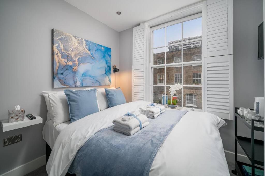 Holiday home Luxury 6 Bedroom House In Star Street London