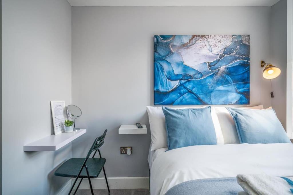 Luxury 6 Bedroom House In Star Street Holiday home London