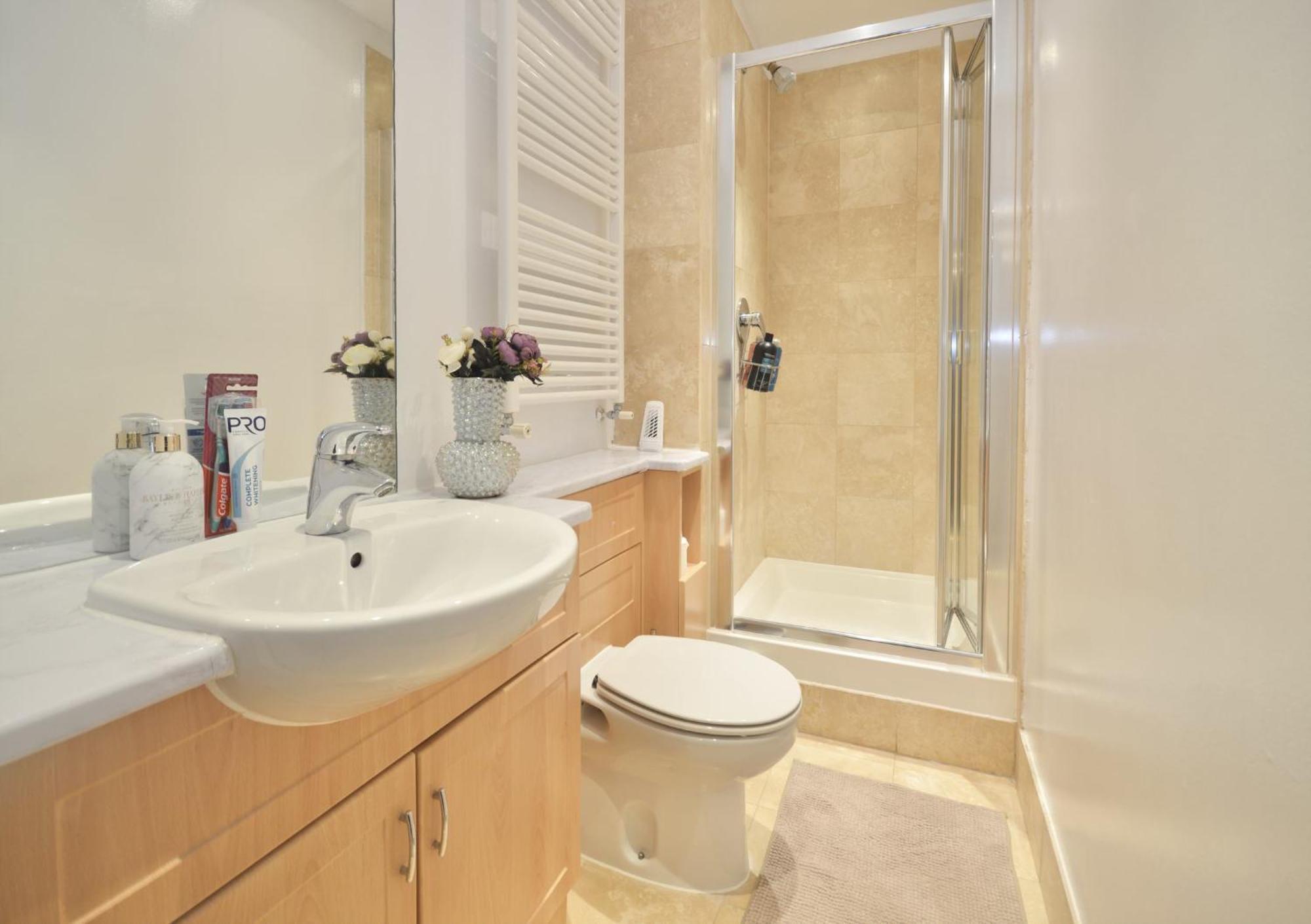 Kensington Apartment, Breakfast, 2 Baths London