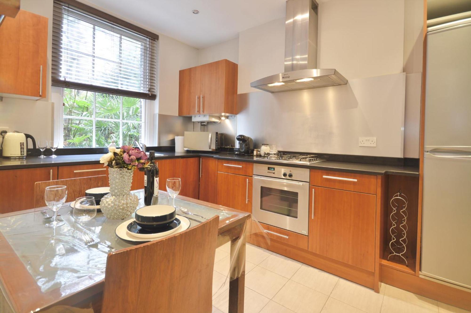 Kensington Apartment, Breakfast, 2 Baths *