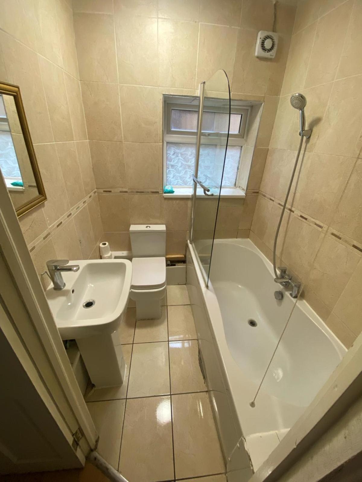 Large 6 Bedroom House - Fortescue Apartment