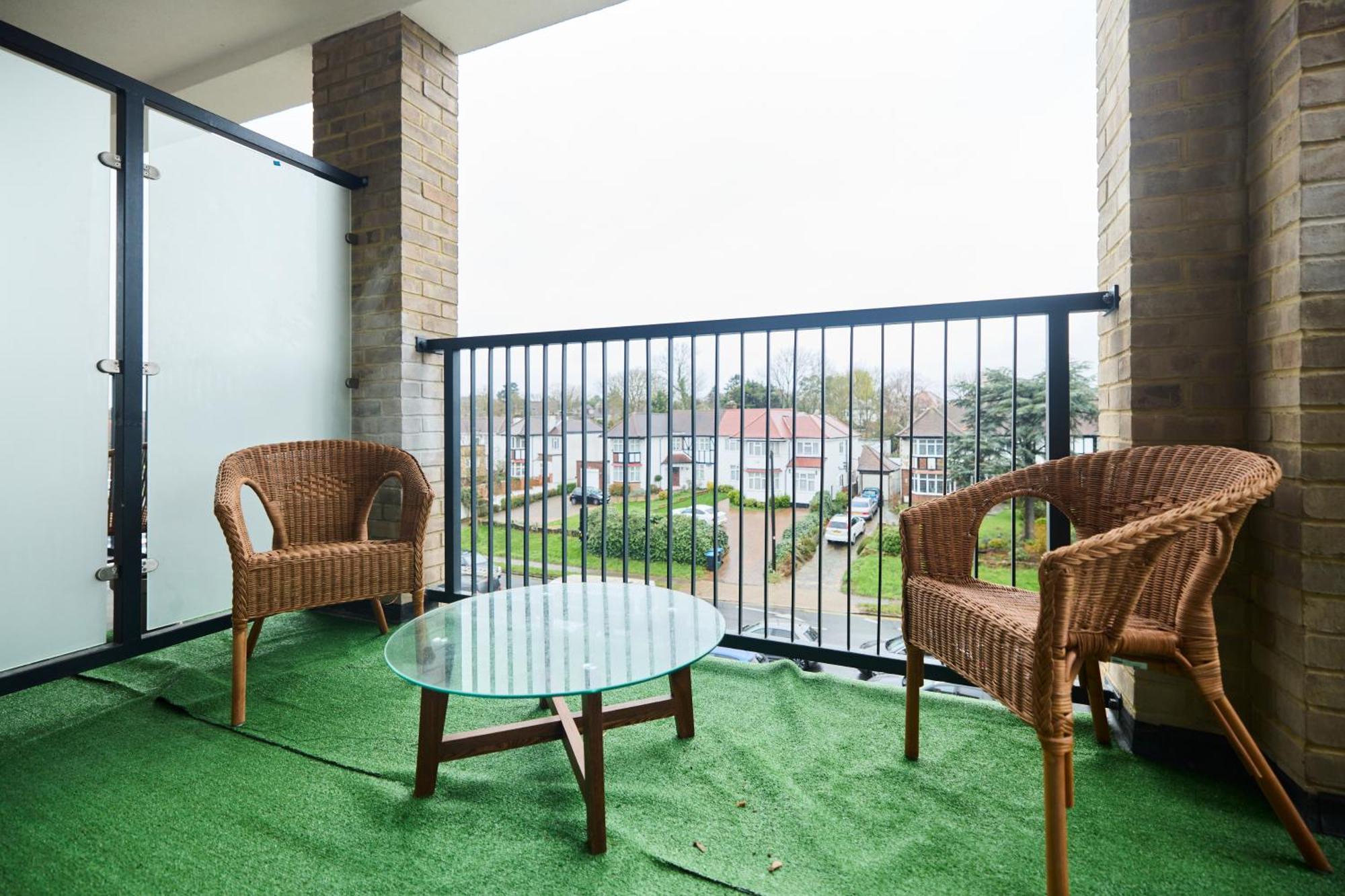 The Wembley Park Arms - Modern 2bdr Flat With Parking + Balcony * London