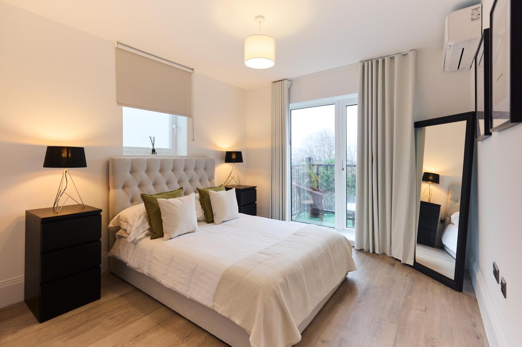The Wembley Park Arms - Modern 2bdr Flat With Parking + Balcony Apartment *
