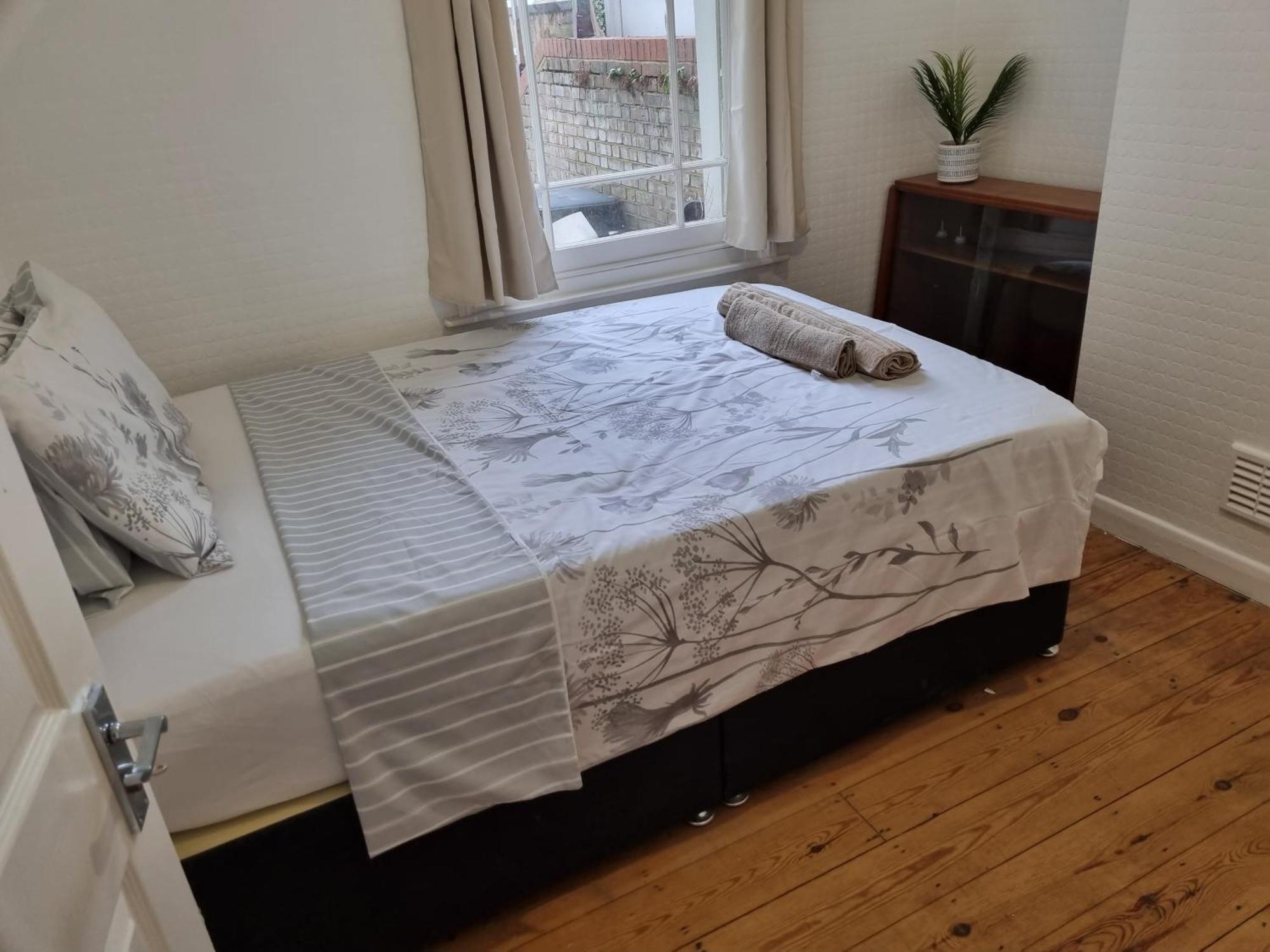 Refurbished Double Bedroom Guest house