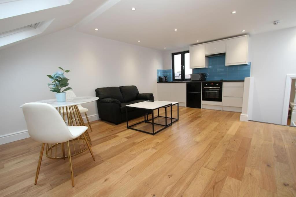 Amazing Loft One Bedroom - E17 Village London