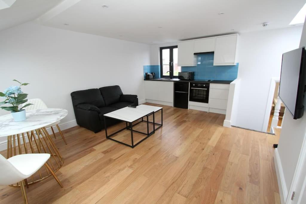 Amazing Loft One Bedroom - E17 Village London