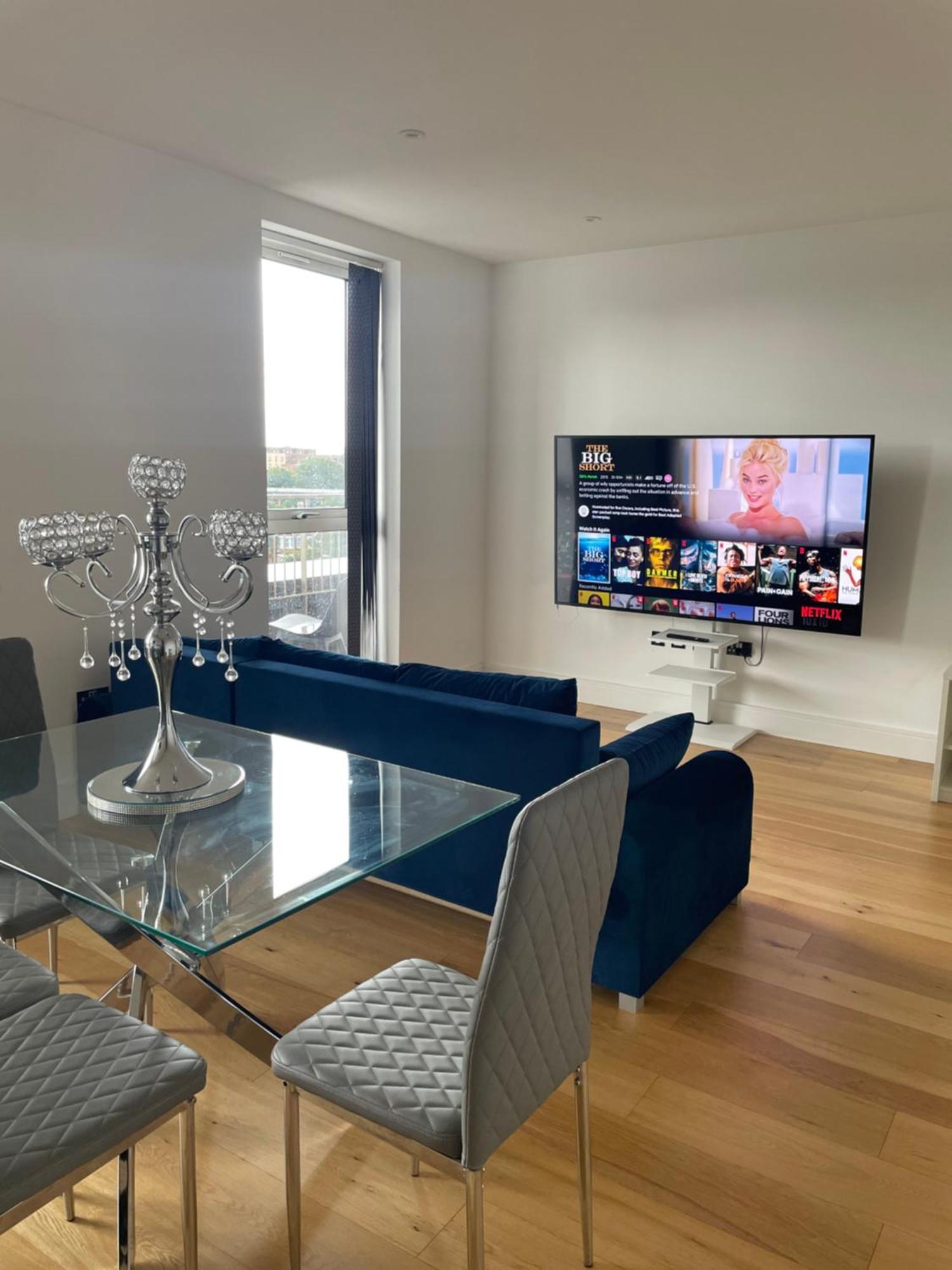Luxury Floor Penthouse Near Heathrow Apartment *