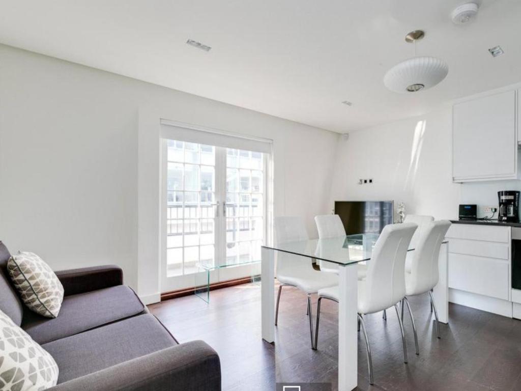 3 Bedroom Penthouse With Balcony * London