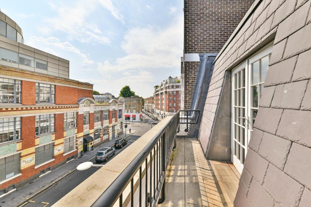 3 Bedroom Penthouse With Balcony Apartment London