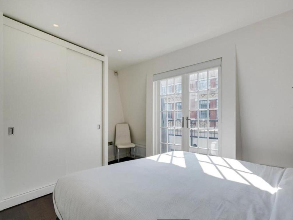 3 Bedroom Penthouse With Balcony *