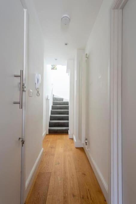 Apartment Modern Large 2 Bed Near Station *