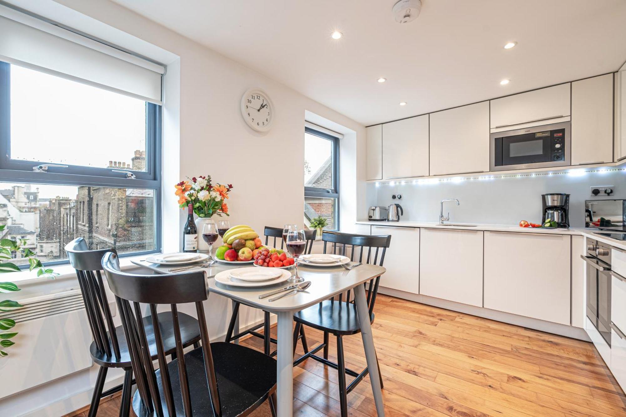 Fleet Street Apartment *
