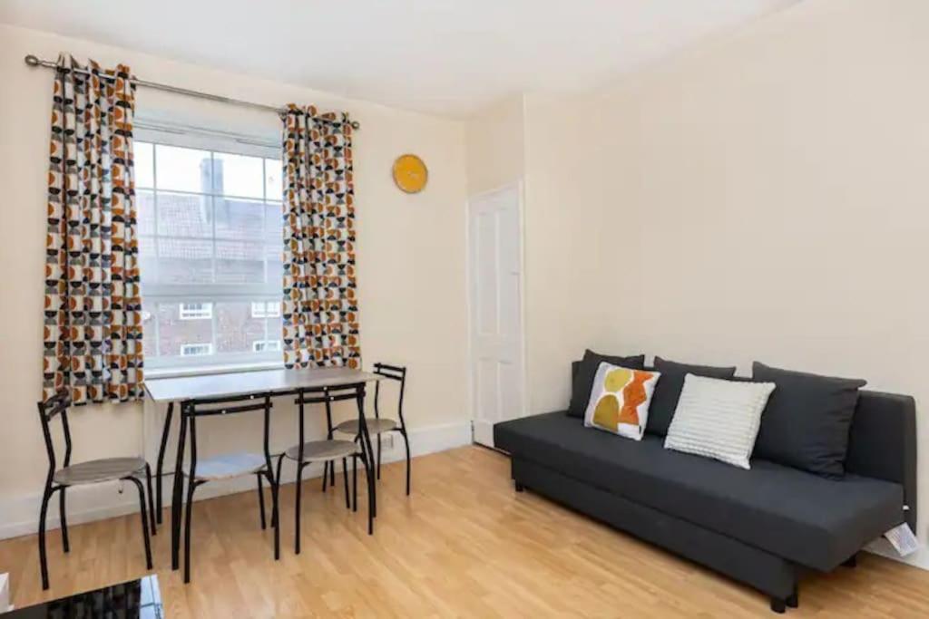 Tranquil 1br In South Bank With Onsite Parking Apartment