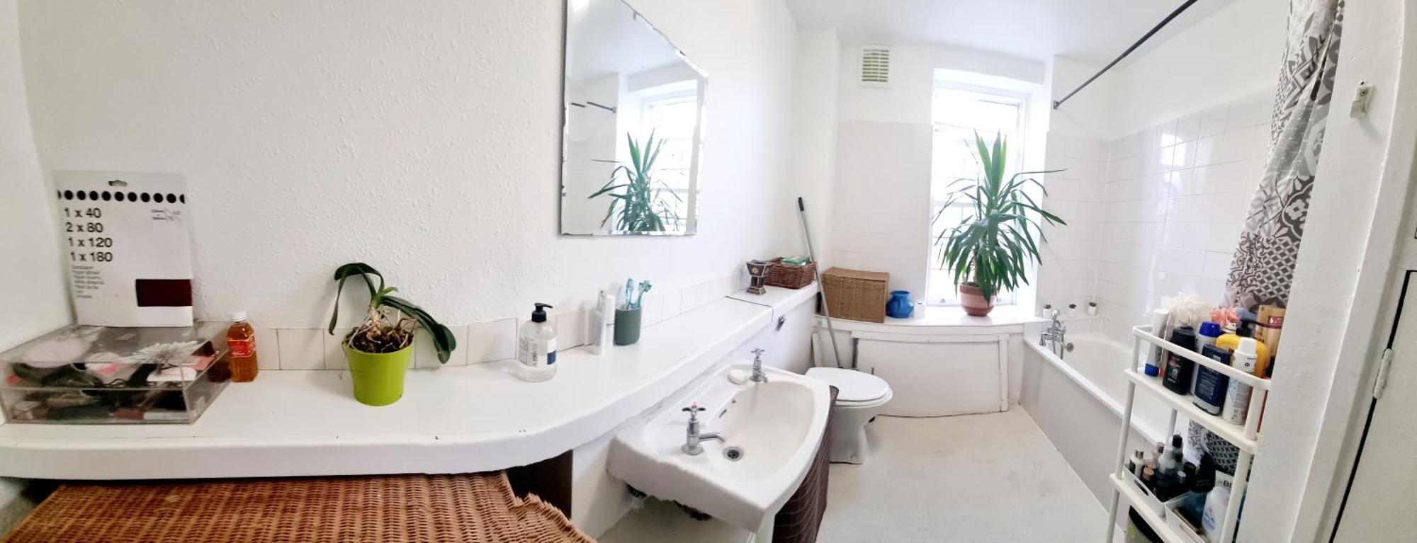 Double Near Highgate Homestay