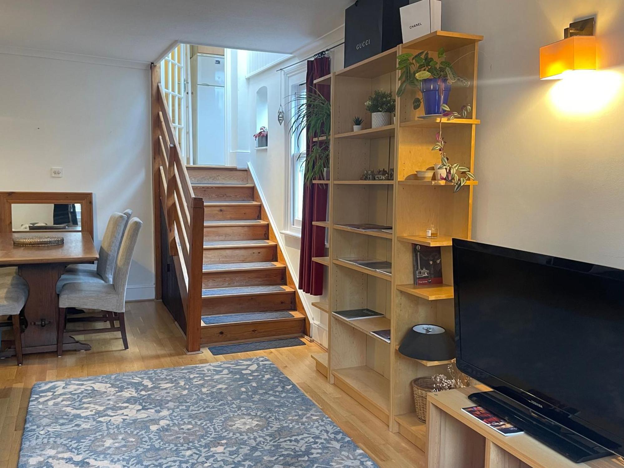 10 Min To The Heart Of - Zone 2 - Charming 2 Bed Apartment *